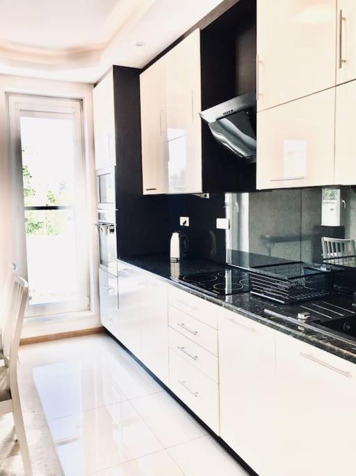 Nowoczesny Apartament Na Pradze Warschau Exterior foto
